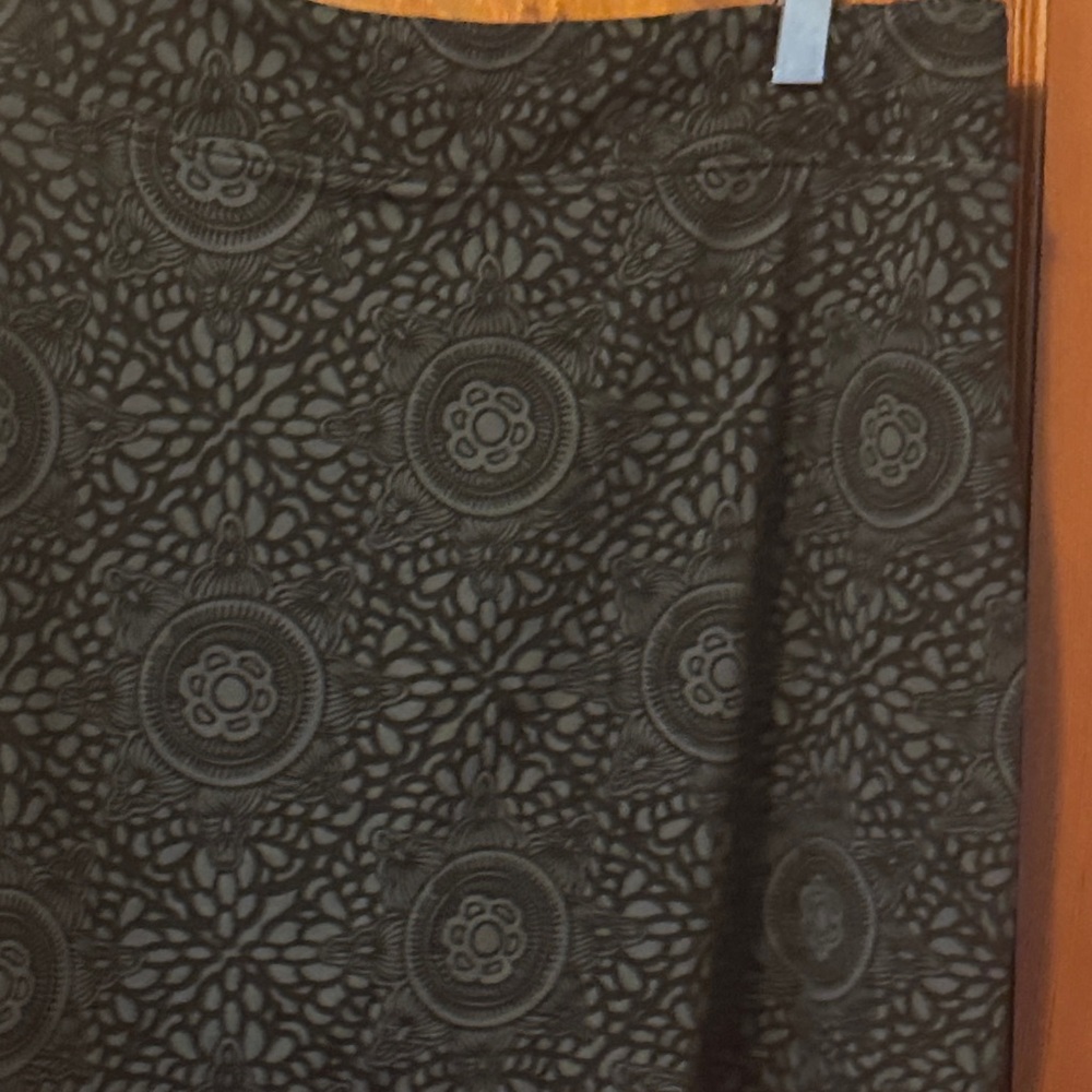 Elegant Black Patterned Skort - Picture 7 of 8